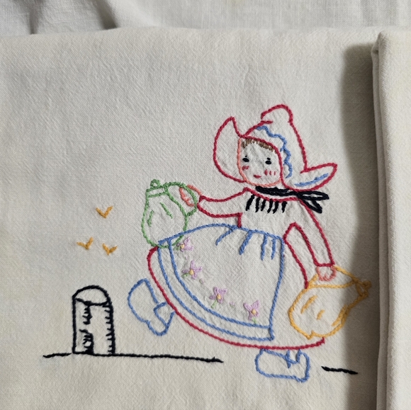 Vintage Linen Towels Embroidered Lot + Apron Handmade Folk Art - Picture 2 of 12